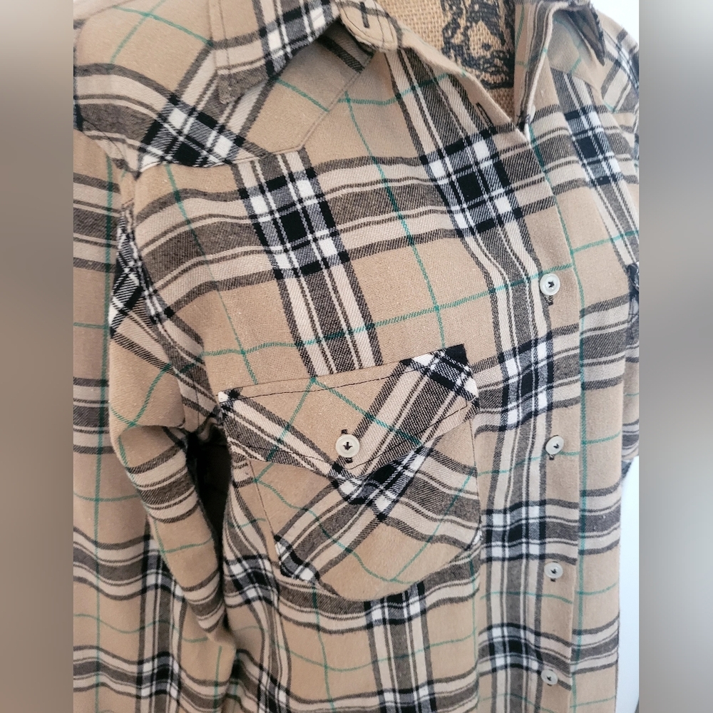 🤎 Plaid Shirt - Picture 3 of 4